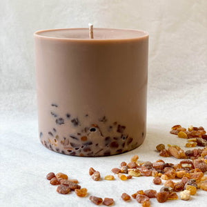 Eco friendly pure soy wax candle decorated with real pieces of Baltic Amber and Honey scent.